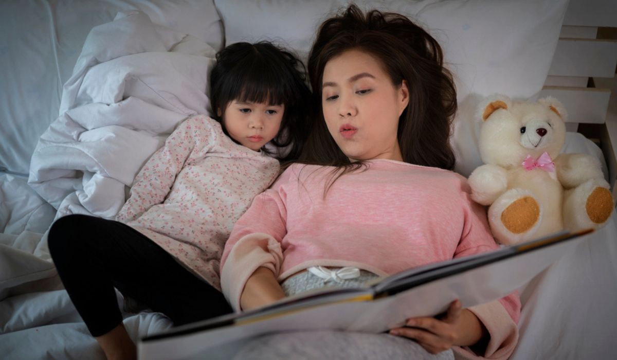 Menstimulasi Otak Anak dengan Dongeng Sebelum Tidur